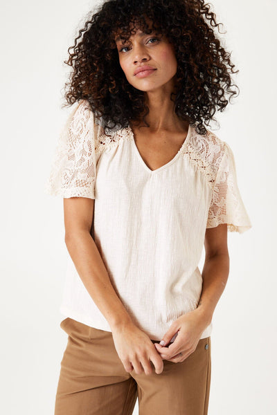 Cream T-shirt with Lace shoulders Shirt Garcia 